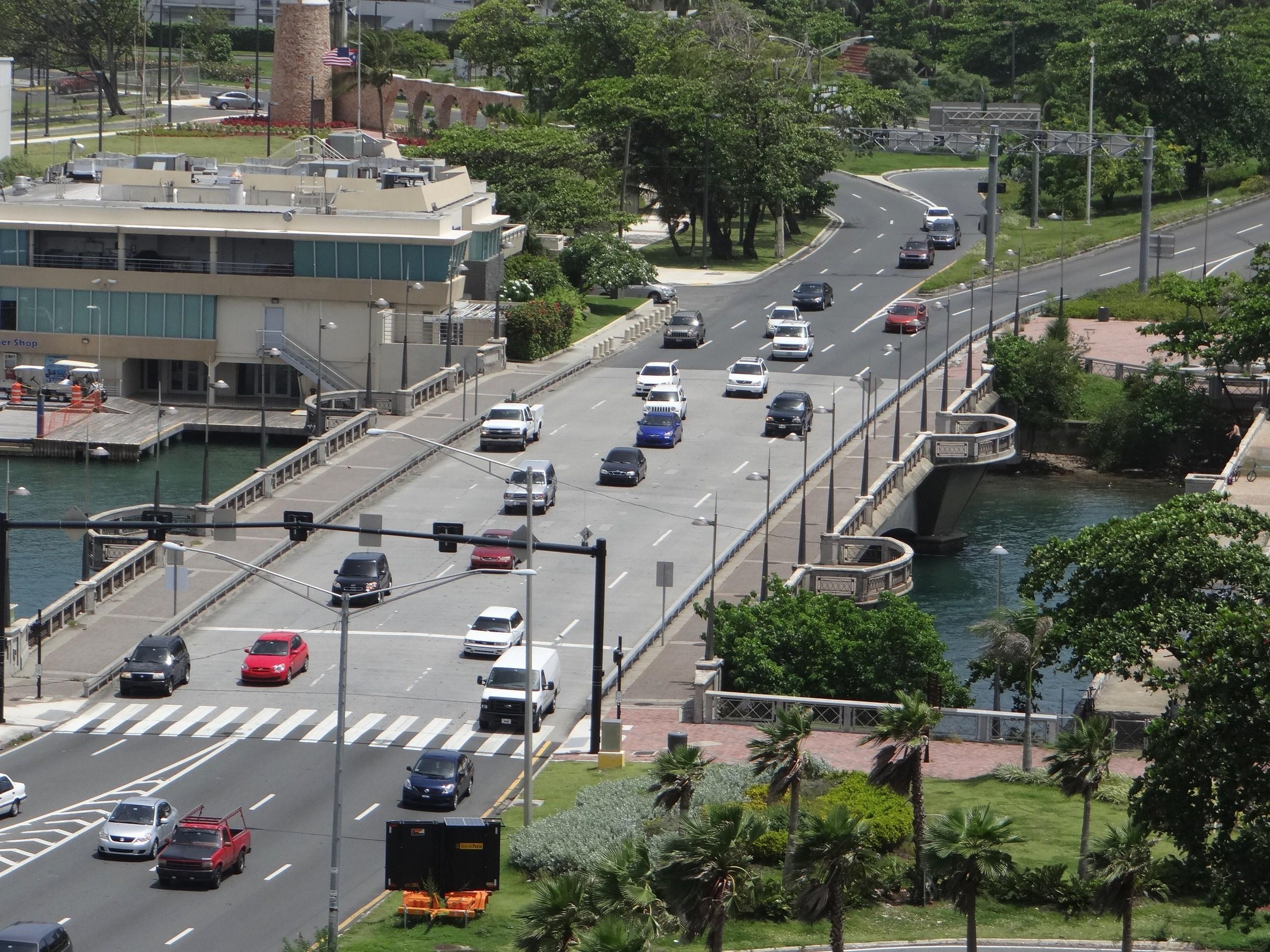 Vista desde la azotea del Edificio del Departamento de Justicia - San Juan (Miramar) - 2013 00033